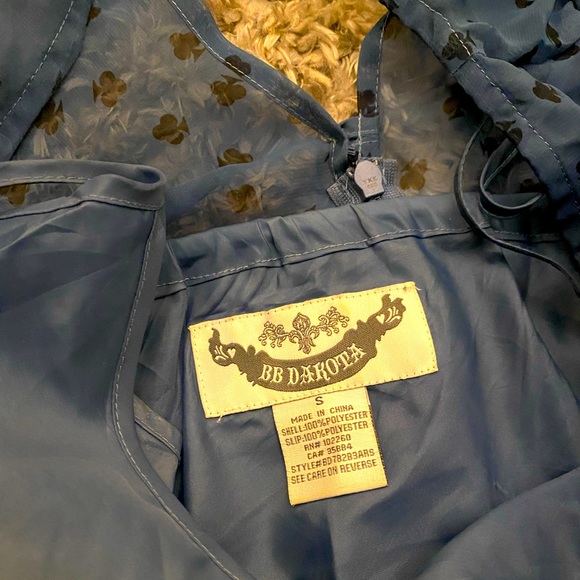 Purchased for a wedding. - Picture 2 of 4